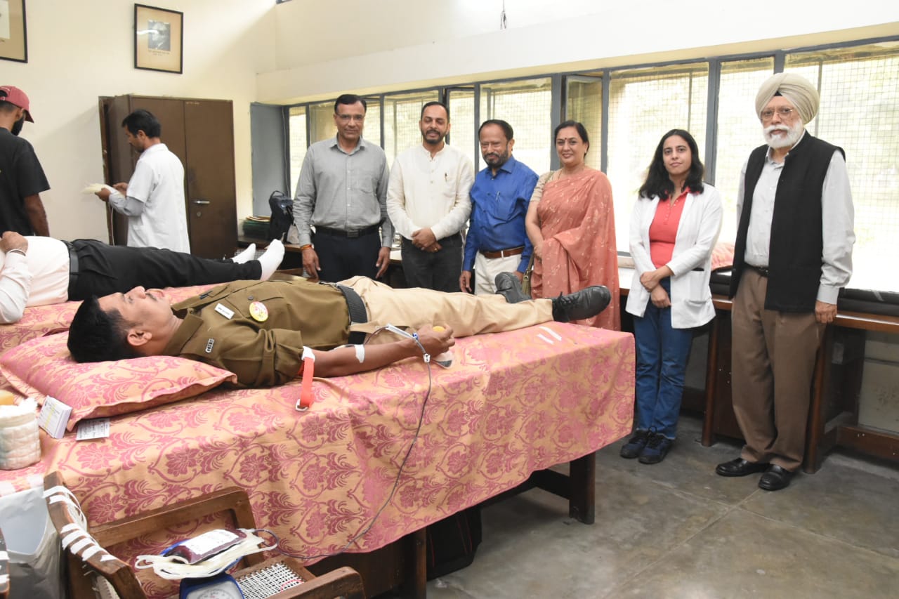 पंजाब विश्वविद्यालय ने थैलेसीमिक चैरिटेबल ट्रस्ट के सहयोग से एक सफल रक्तदान अभियान का आयोजन किया